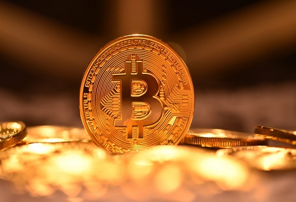 Bitcoin supera i 100 mila dollari